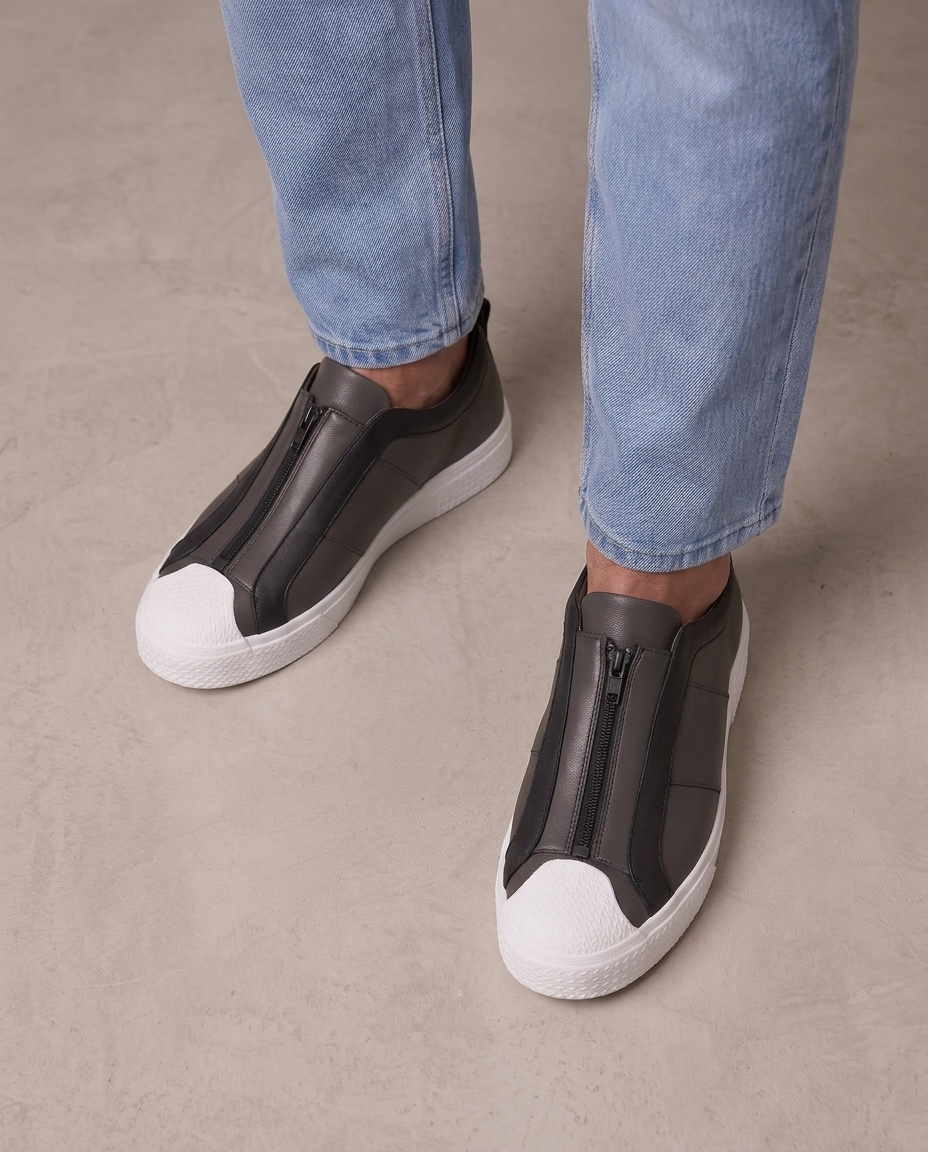 Zapatillas de piel Julien, vista de tres cuartos - Gris oscuro