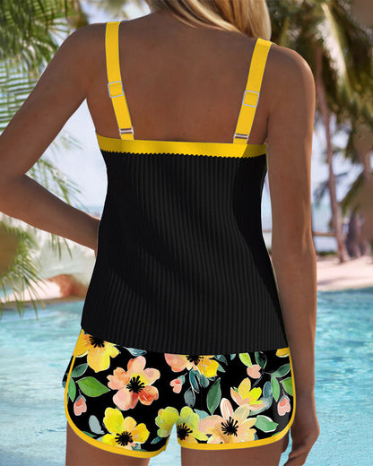 Tankini elegante con short floral Caleta