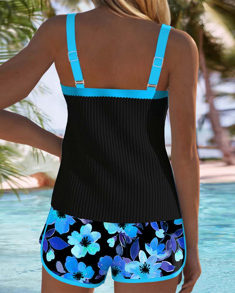 Tankini elegante con short floral Caleta