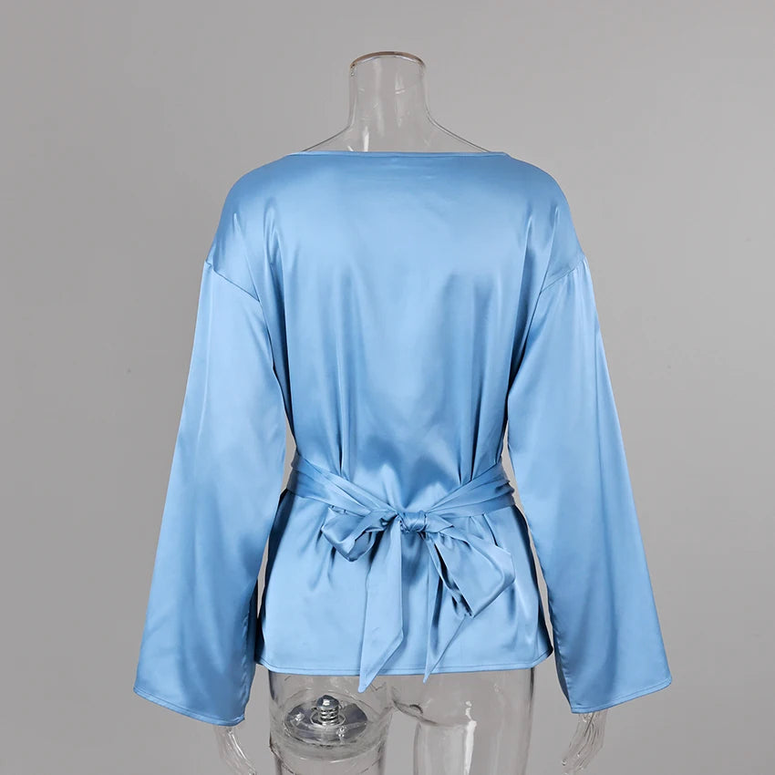 Blusa satinada con lazada Victoria (foto del proveedor)