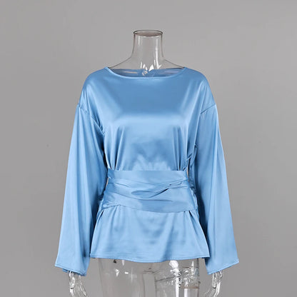 Blusa satinada con lazada Victoria (foto del proveedor)