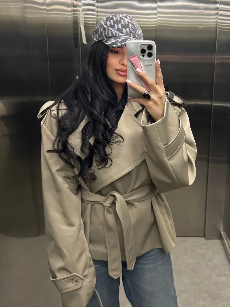 Gabardina de solapa ancha con cinturón Emma (foto del proveedor)