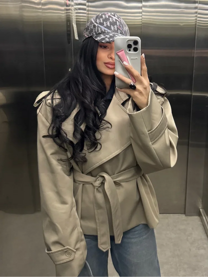 Gabardina de solapa ancha con cinturón Emma (foto del proveedor)