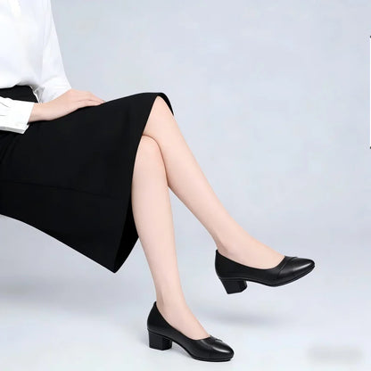 Zapatos Clara con falda midi