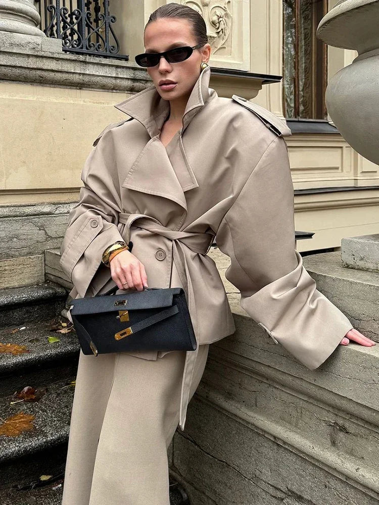 Gabardina de solapa ancha con cinturón Emma (foto del proveedor)