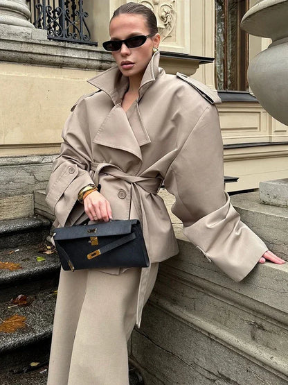 Gabardina de solapa ancha con cinturón Emma (foto del proveedor)