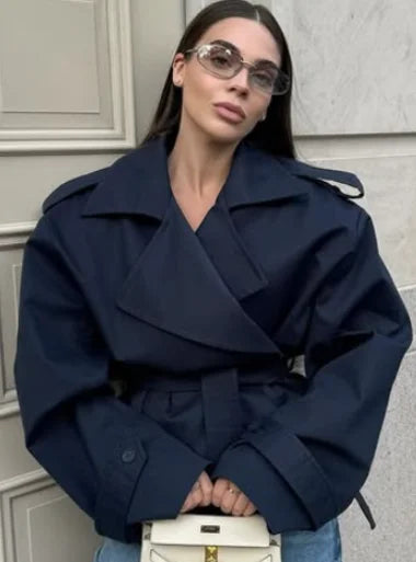 Gabardina de solapa ancha con cinturón Emma (foto del proveedor) azul marino
