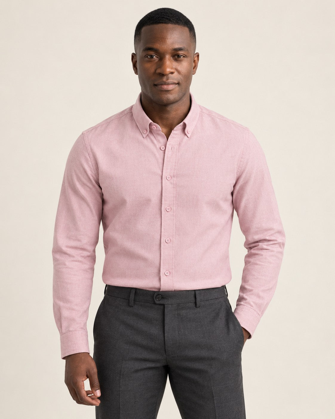 Camisa Oxford de algodón Bruno - rosa palo, con modelo - Rosa palo