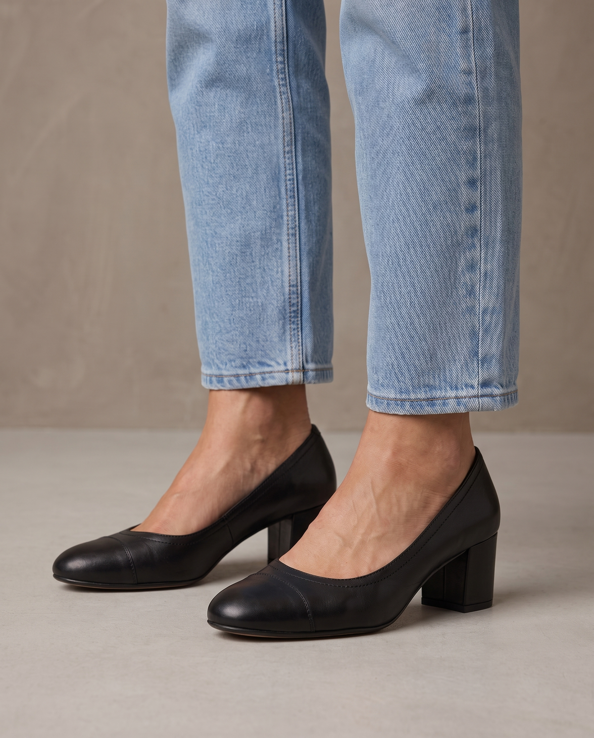 Zapatos de salón de tacón bajo Clara, con vaqueros - Negro