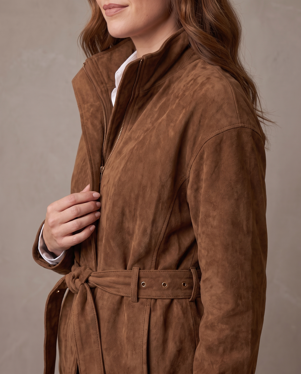 Chaqueta de ante sintético con cinturón Gala