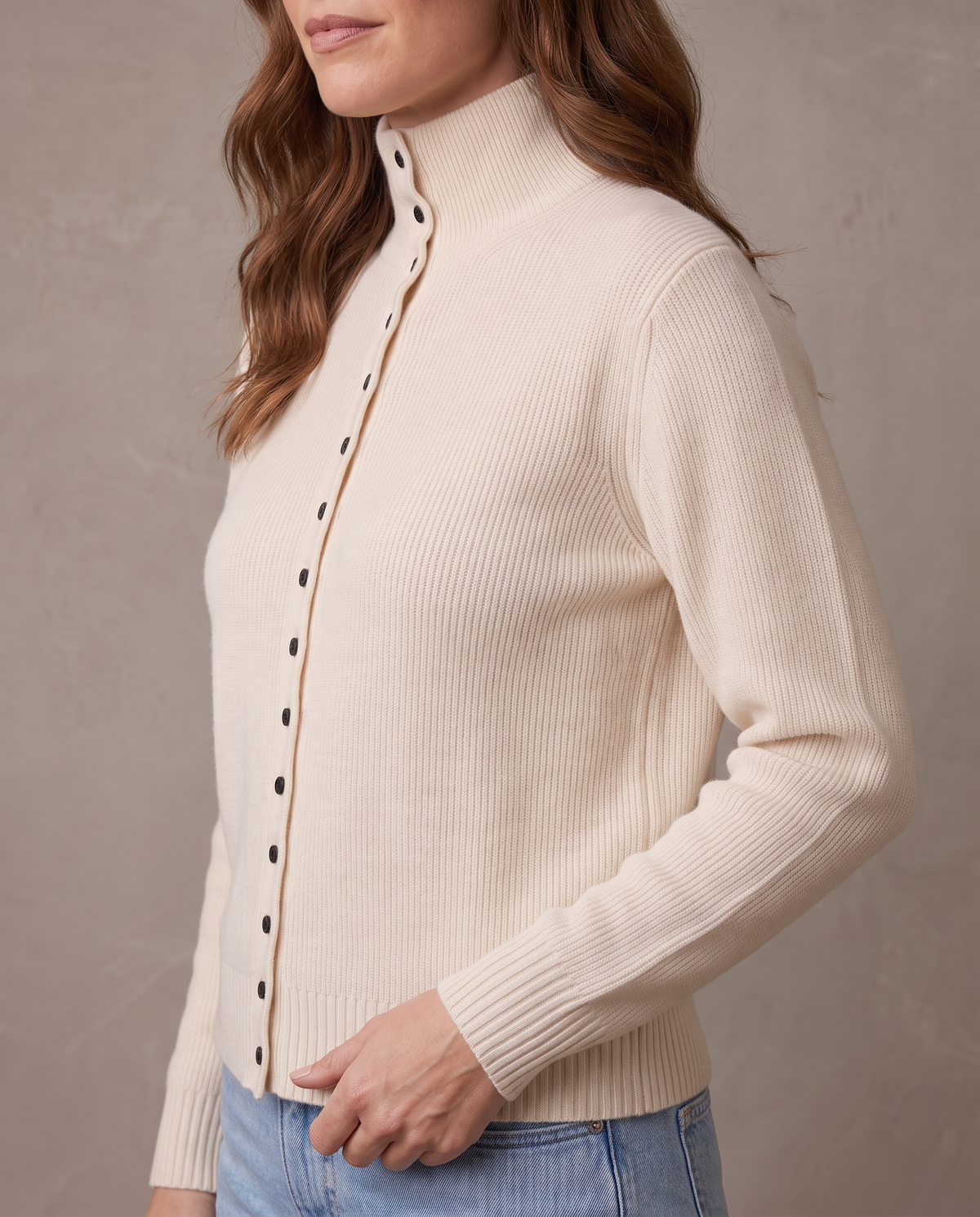 Jersey de cuello alto con botones Ingrid - Crudo