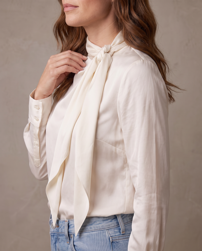 Blusa de satén con lazada al cuello Inés - Blanco
