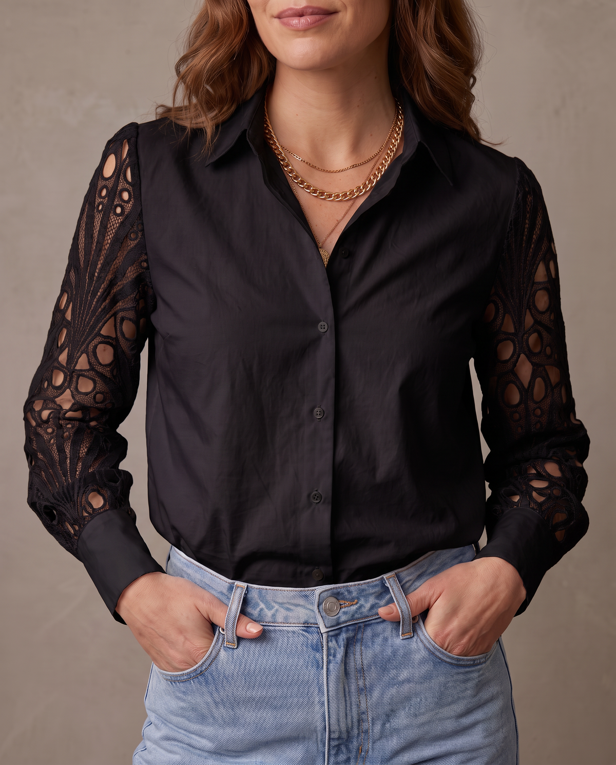 Camisa con mangas de encaje calado Alba - Negro