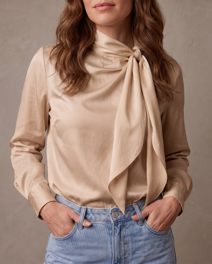 Blusa de satén con lazada al cuello Inés - Beige