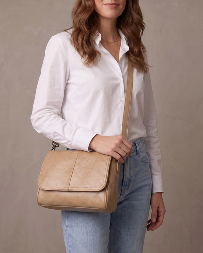 Bolso bandolera de solapa Alma, otra vista - Beige