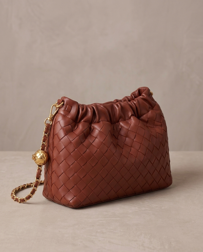 Bolso trenzado con cadena Olivia, vista de tres cuartos - Marrón
