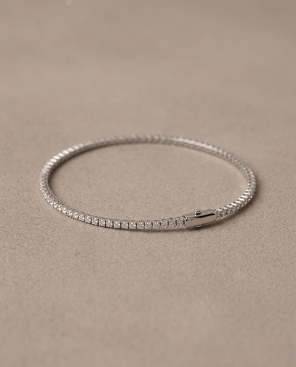 Pulsera tenis de circonitas Celia, vista de tres cuartos - Plateado