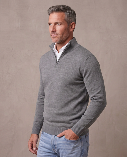 Jersey de punto fino con media cremallera Marcos, vista de tres cuartos - Gris