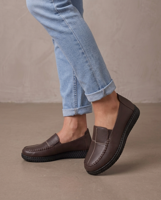 Zapato cómodo de piel sintética Pilar, vista lateral - Marrón