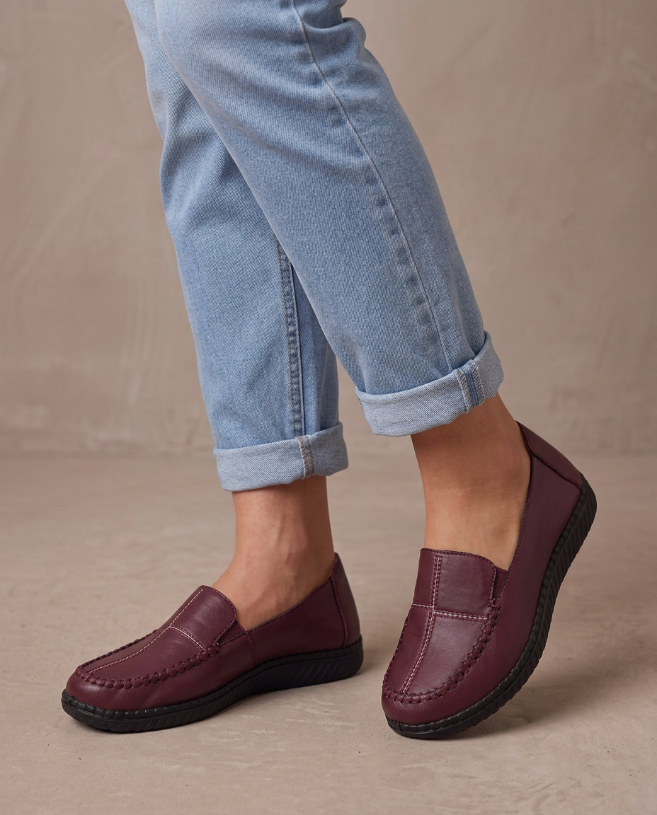 Zapato cómodo de piel sintética Pilar, detalle - Burdeos