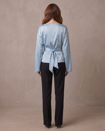 Blusa satinada con lazada Victoria, otra vista - Azul cielo