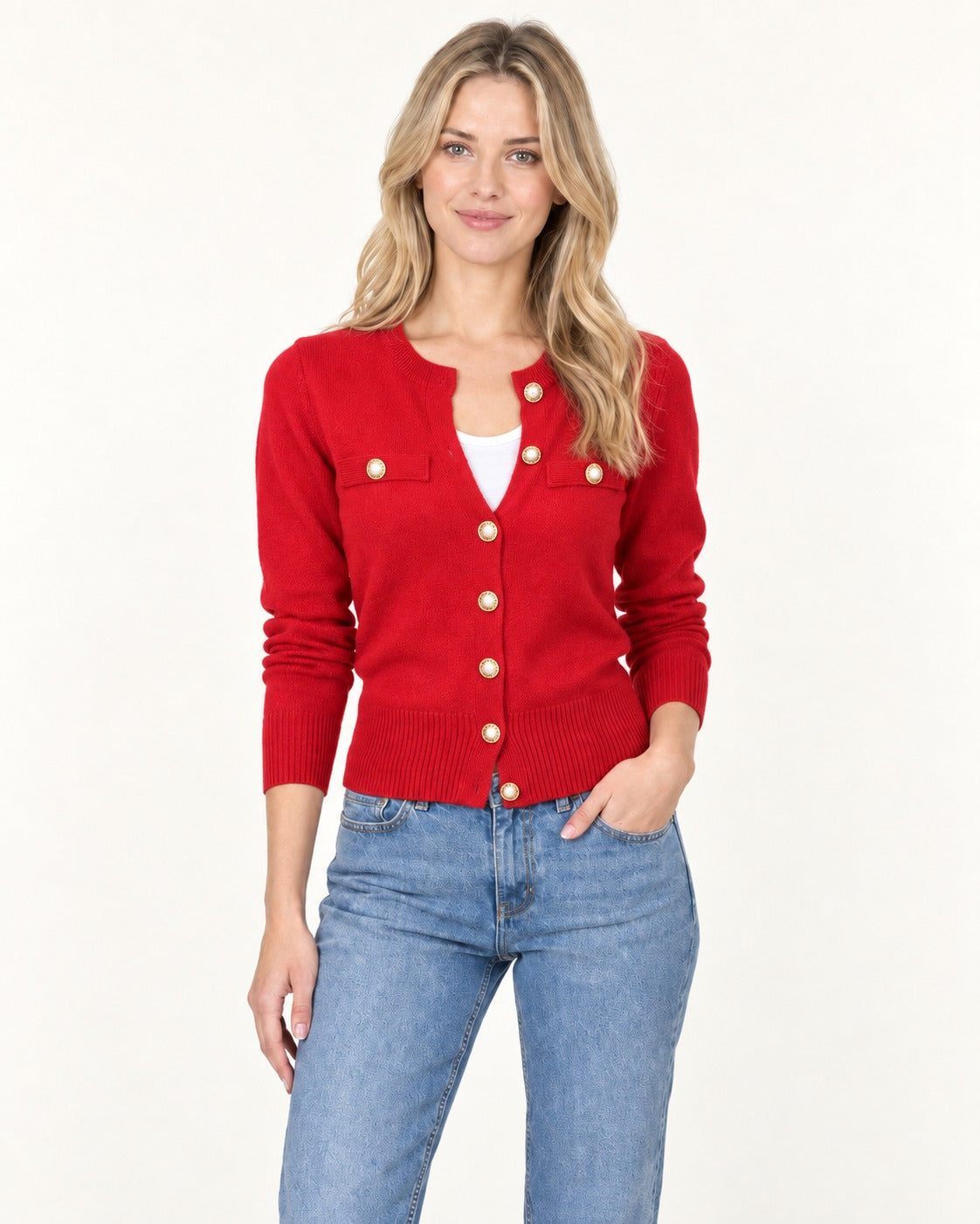 Modelo con cardigan rojo de botones dorados Lea - Rojo