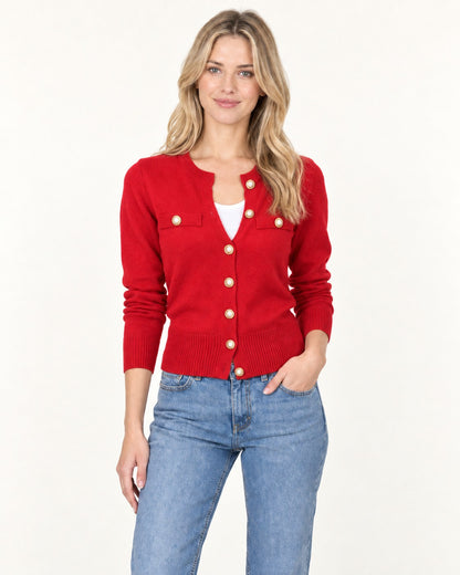 Modelo con cardigan rojo de botones dorados Lea - Rojo