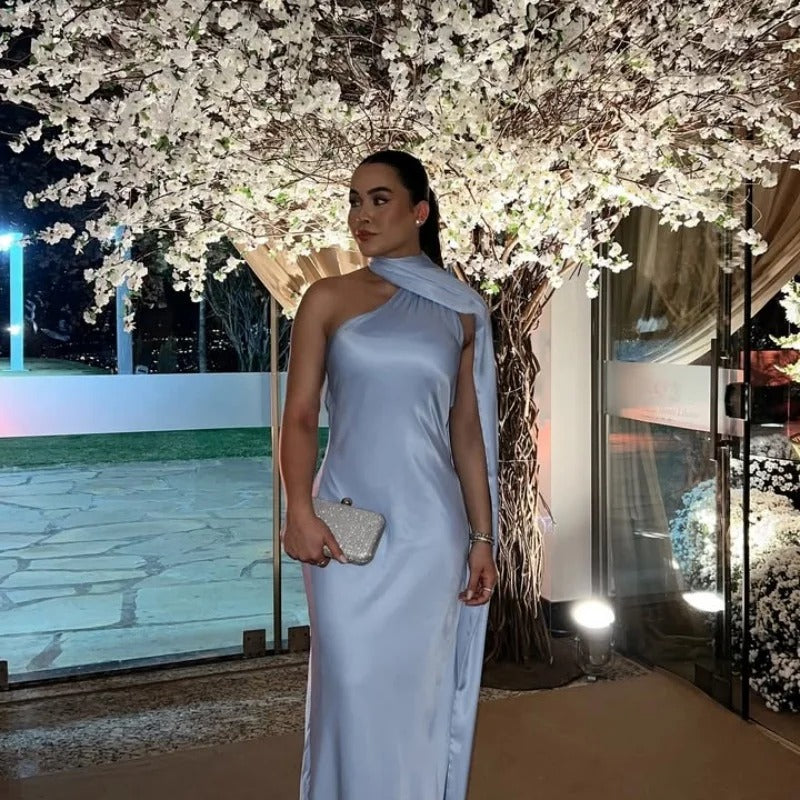 Vestido maxi satinado asimétrico Vittoria (foto del proveedor)