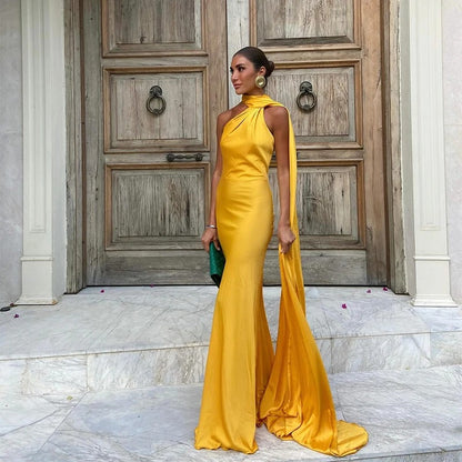 Vestido maxi satinado asimétrico Vittoria (foto del proveedor)