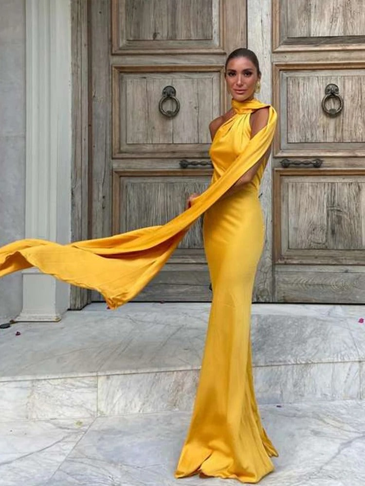 Vestido maxi satinado asimétrico Vittoria (foto del proveedor)