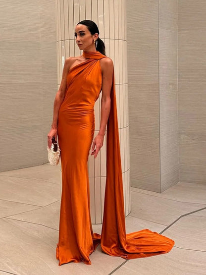 Vestido maxi satinado asimétrico Vittoria (foto del proveedor)