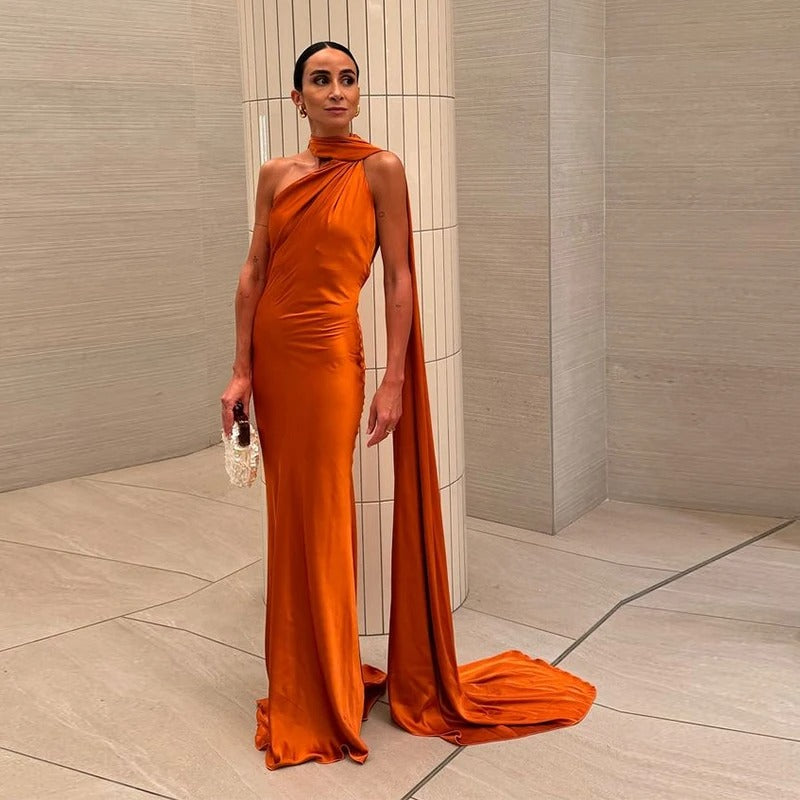 Vestido maxi satinado asimétrico Vittoria (foto del proveedor)