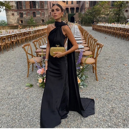 Vestido maxi satinado asimétrico Vittoria (foto del proveedor)